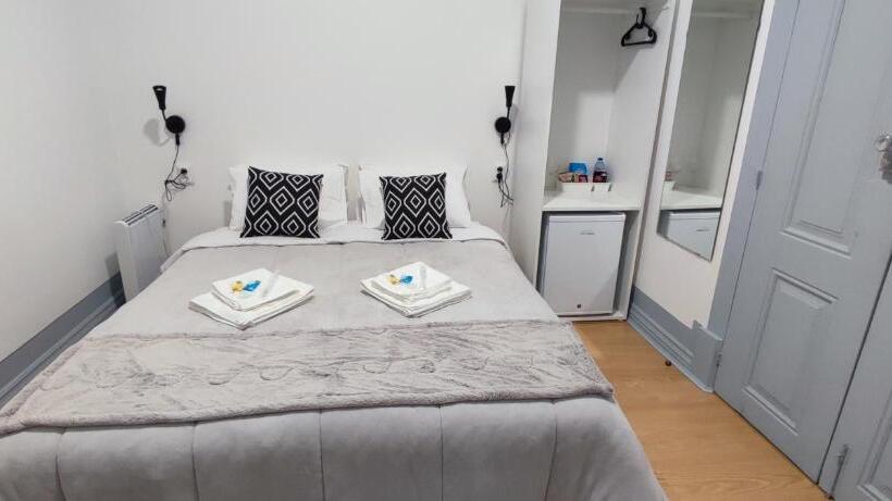 اتاق استاندارد سه تخته با سرویس بهداشتی مشترک, Vila Santa Cruz Guest House