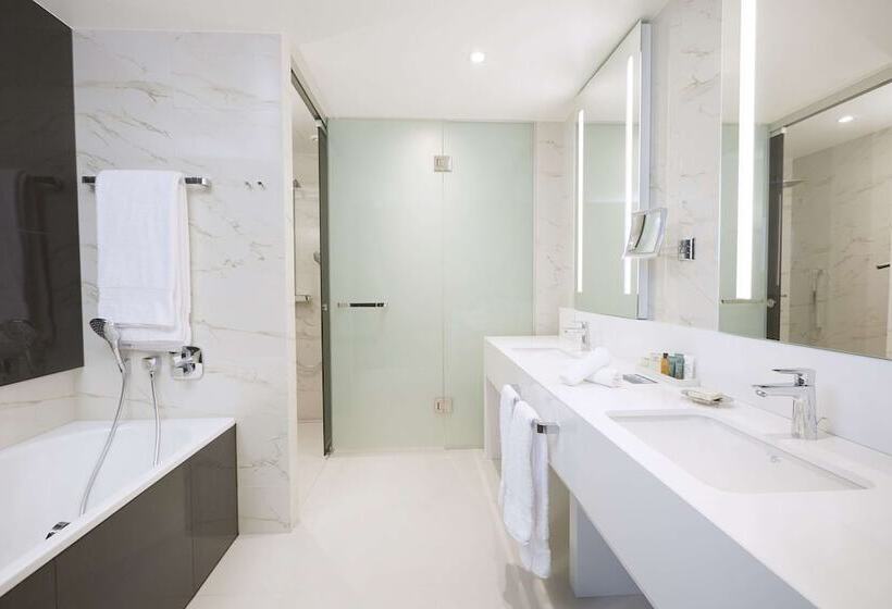 سوئیت با تخت بزرگ, Hilton Tallinn Park