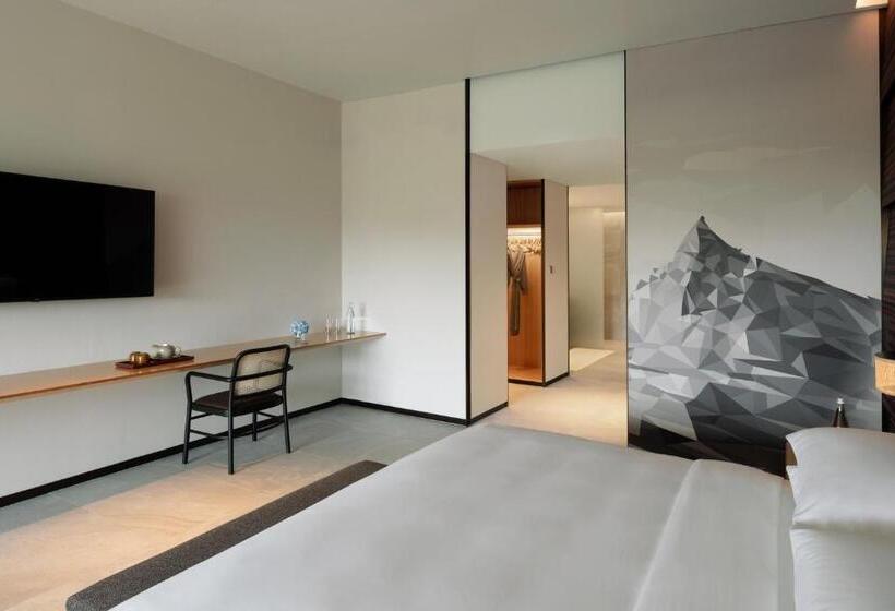전망 디럭스룸 킹침대, Hyatt Centric Kota Kinabalu