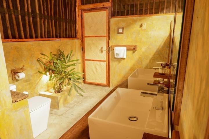 Люкс с Бассейном, Raalmadu Resort