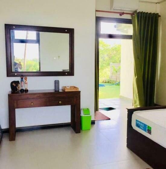 اتاق لوکس, Aura Villa