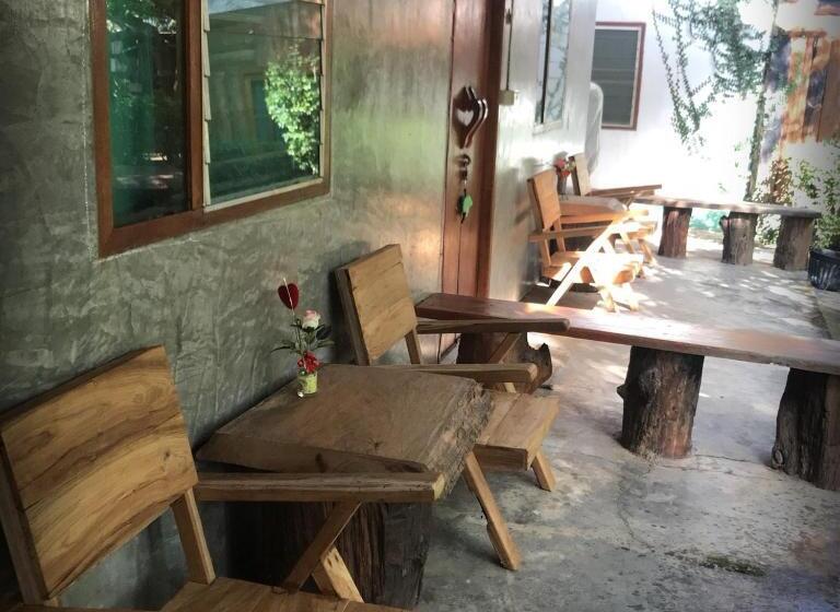 Номер Стандарт, บ้านภทรพรรณ ขุนยวม แม่ฮ่องสอน Pataraphan House, Khunyuam, Maehongson, Thailand