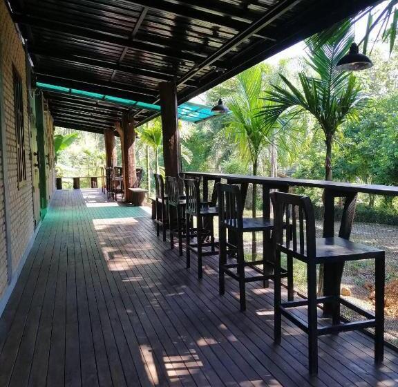 Семейный Номер, บ้านภทรพรรณ ขุนยวม แม่ฮ่องสอน Pataraphan House, Khunyuam, Maehongson, Thailand