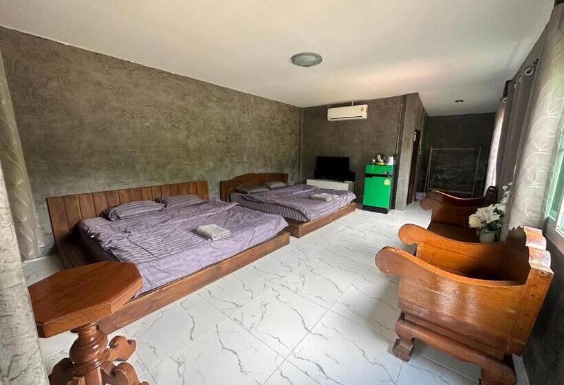 Семейный Номер, บ้านภทรพรรณ ขุนยวม แม่ฮ่องสอน Pataraphan House, Khunyuam, Maehongson, Thailand