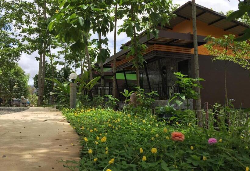 Номер Deluxe с Балконом, Baan Rai Phufah Resort Chiangrai
