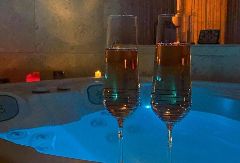 Стандартный Номер Кровать Кинг, Le Prieuré   Suites Romantiques Spa Privatif, Piscine, Jardin, Massages Proche De Toulouse