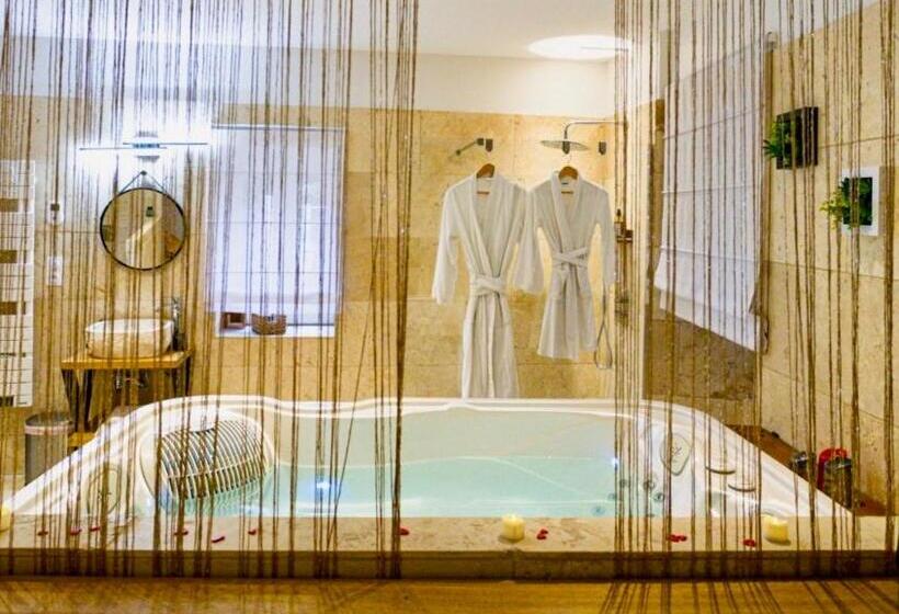 Стандартный Номер Кровать Кинг, Le Prieuré   Suites Romantiques Spa Privatif, Piscine, Jardin, Massages Proche De Toulouse
