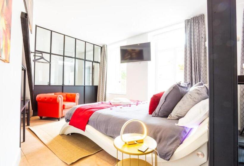 Люкс Повышенной Комфортности, Le Prieuré   Suites Romantiques Spa Privatif, Piscine, Jardin, Massages Proche De Toulouse