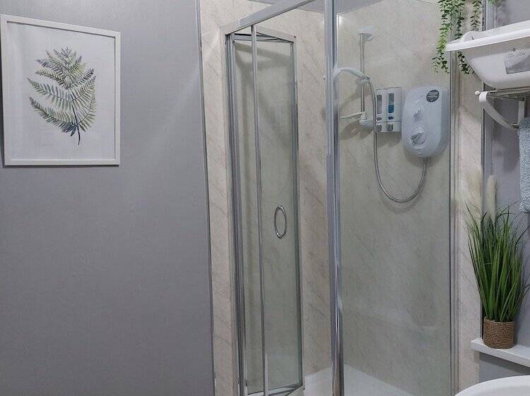 Семейный Номер, Lynbar