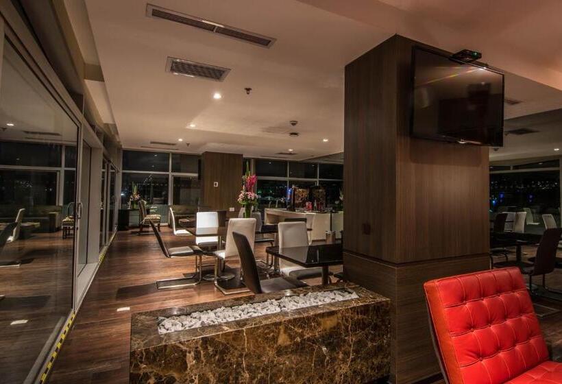 带大床的行政房间, Four Points By Sheraton Bogota