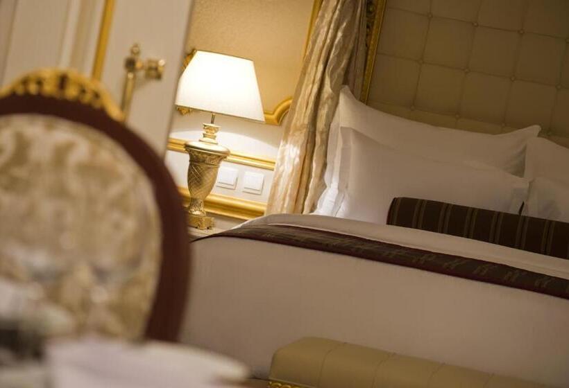 اتاق اجرایی, Warwick Doha