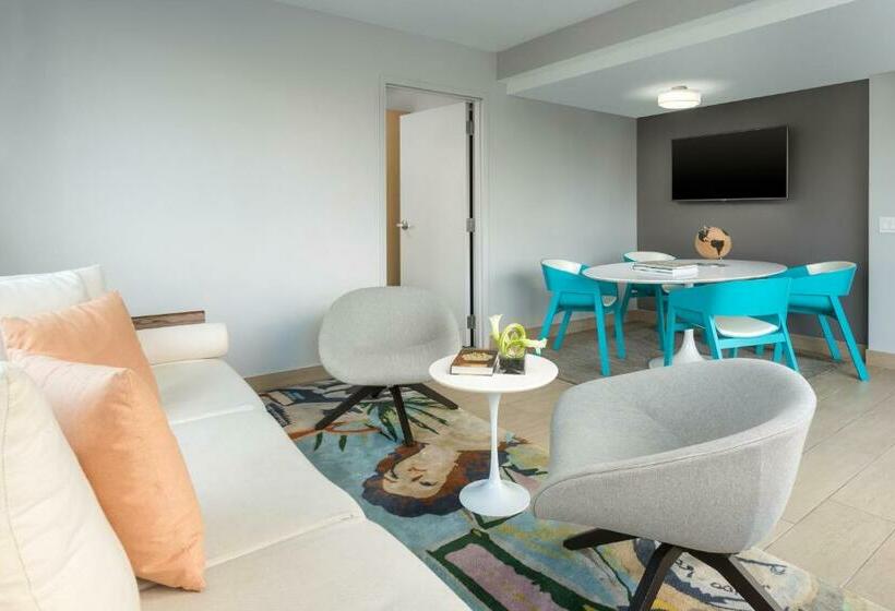 Люкс Кровать Кинг, The Gates Hotel South Beach