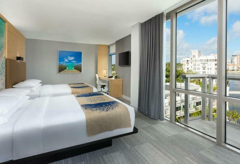 Номер Стандарт Вид на Бассейн, The Gates Hotel South Beach