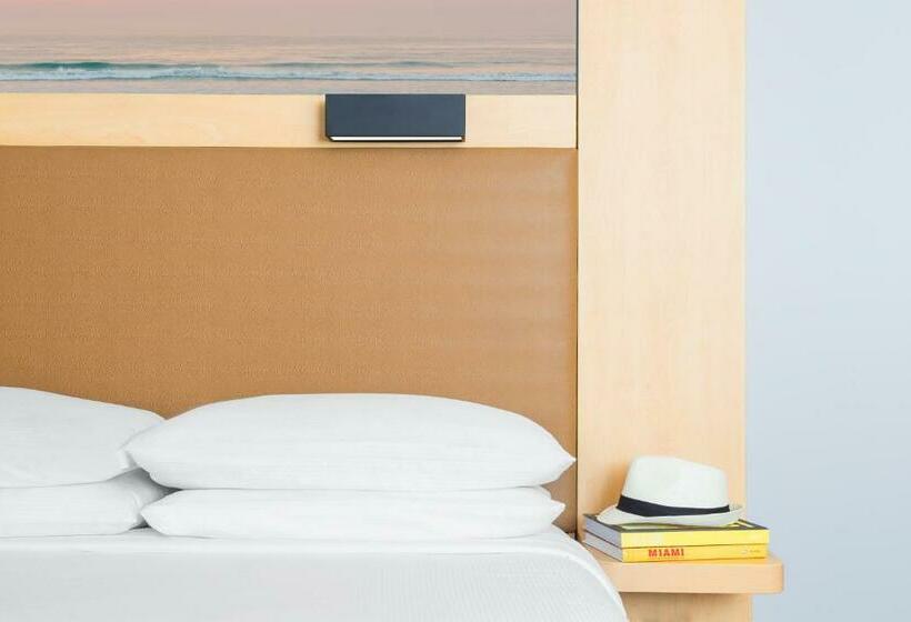Номер Стандарт Вид на Бассейн, The Gates Hotel South Beach