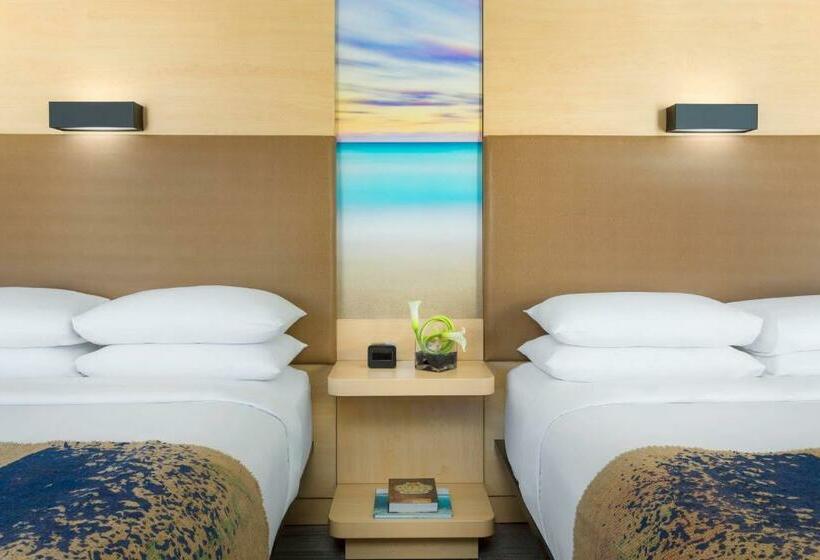 Номер Стандарт Вид на Бассейн, The Gates Hotel South Beach