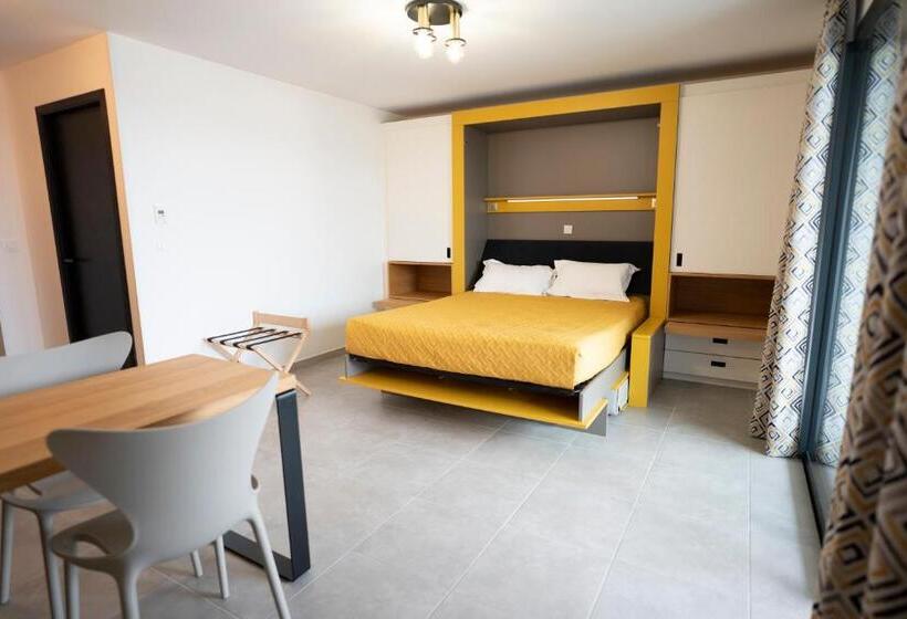 스탠다드 스튜디오, Hôtel Résidence A Torra