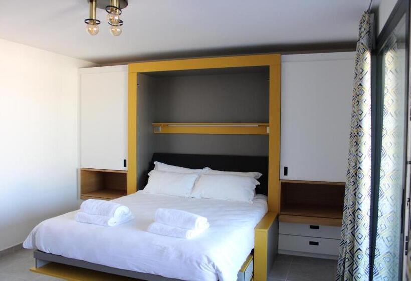 스탠다드 스튜디오, Hôtel Résidence A Torra