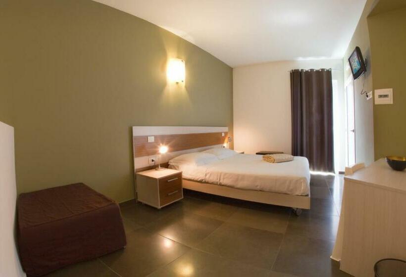 标准三人间, Ragusa Inn