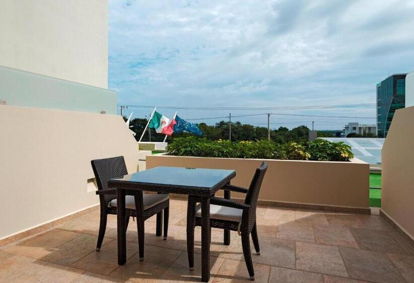 带城市景观和大床的豪华房间, Four Points By Sheraton Cancun Centro