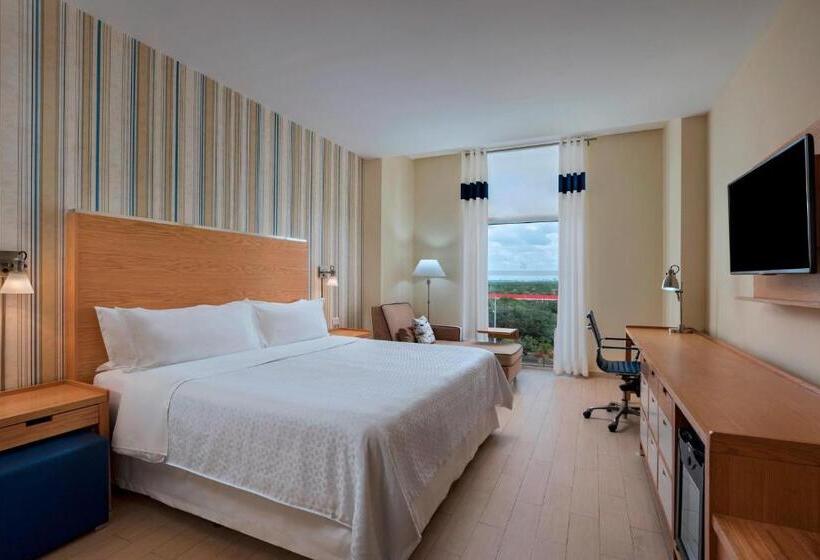 带城市景观和大床的豪华房间, Four Points By Sheraton Cancun Centro