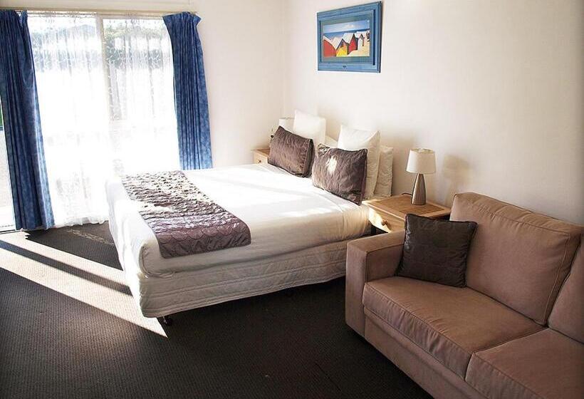 Deluxe Suite King Bed, Mornington Motel