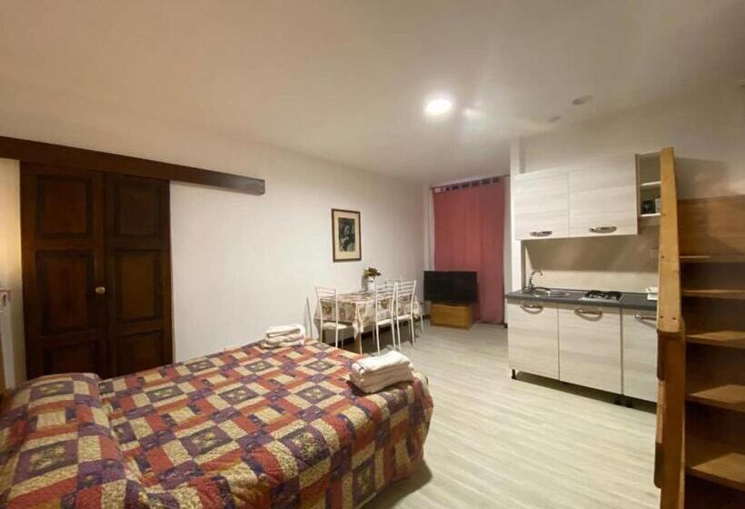 Студия Стандарт, Antica Corte Milanese