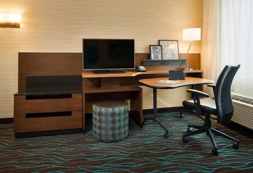 キングサイズベッドのスタンダードルーム, Fairfield Inn & Suites By Marriott Calgary Downtown