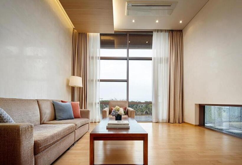 Апартаменты 3 Спальни, Lotte Resort Jeju Artvillas