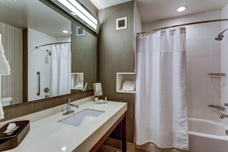 스탠다드 룸 킹사이즈 침대, Courtyard By Marriott Hammond