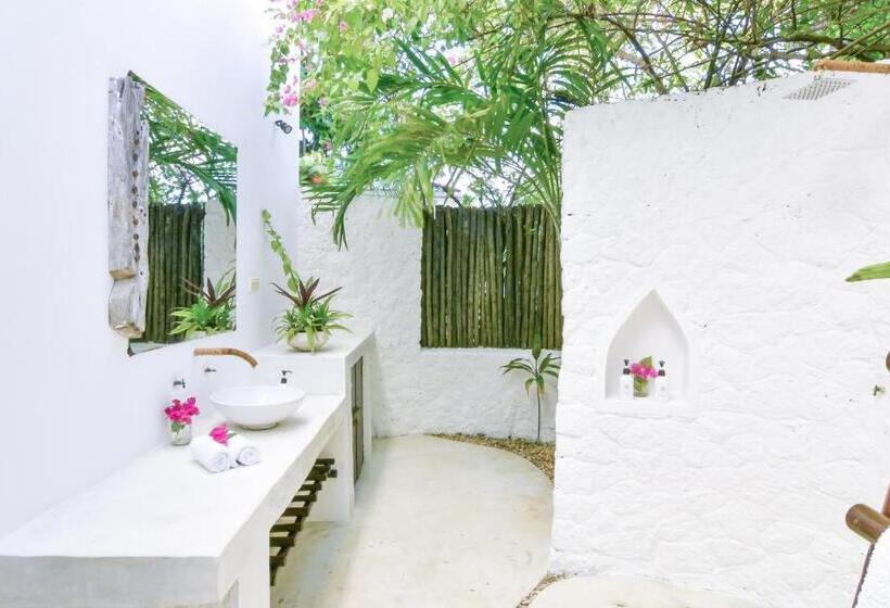 بانگلوی استاندارد, Indigo Beach Zanzibar