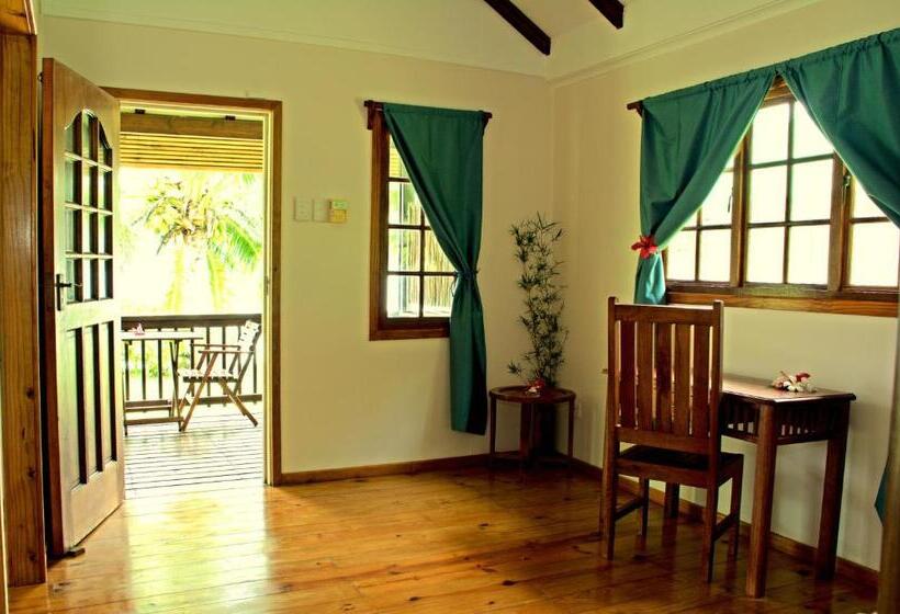 سوییت جونیور با چشم‌انداز دریا, Le Vasseur La Buse Eco Resort