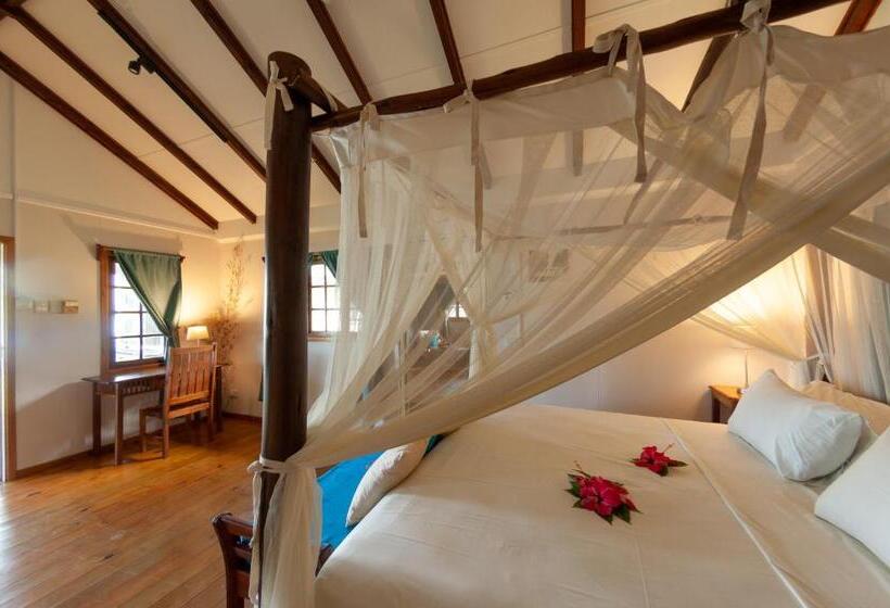 سوییت جونیور با چشم‌انداز دریا, Le Vasseur La Buse Eco Resort