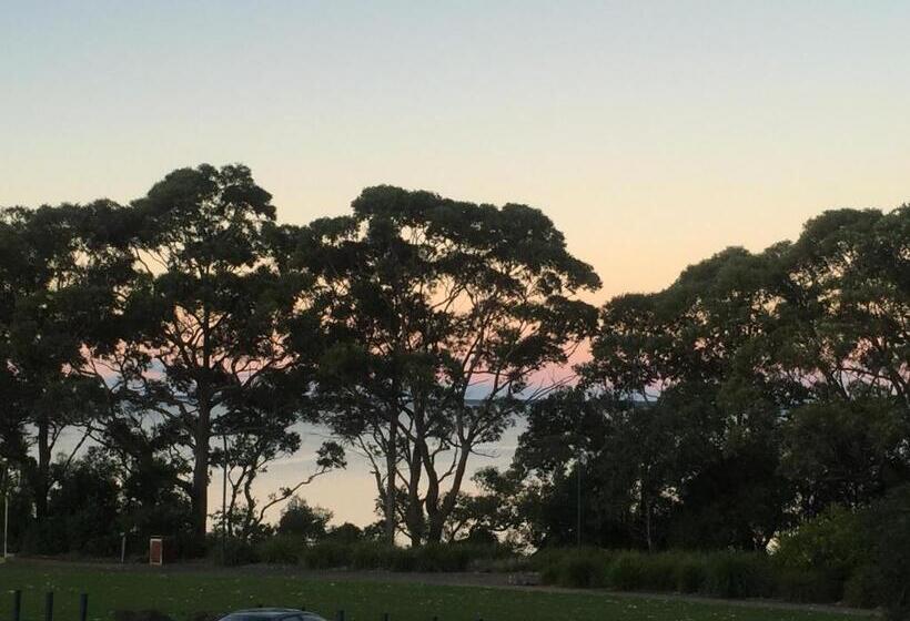 Семейный Номер, Huskisson Beach Motel