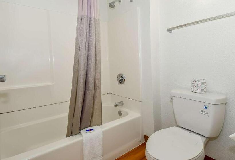 חדר דלוקס לארבעה, Motel 6 Riverside, Ca  South