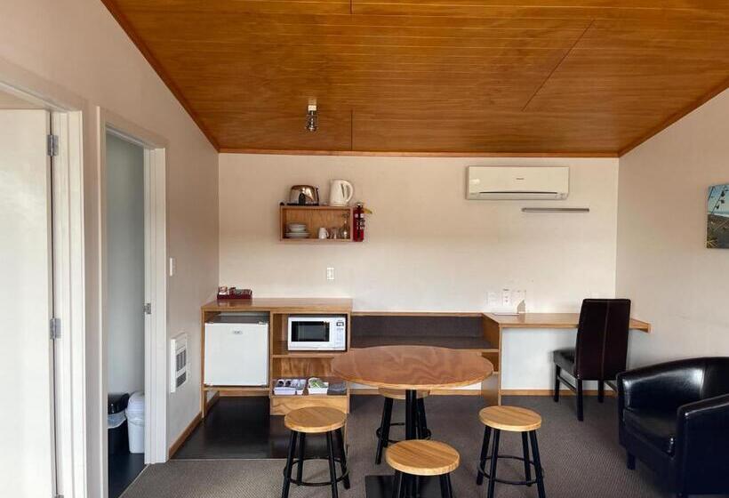 Семейное Студио, Waitomo Lodge