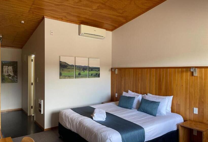 Студия Стандарт, Waitomo Lodge