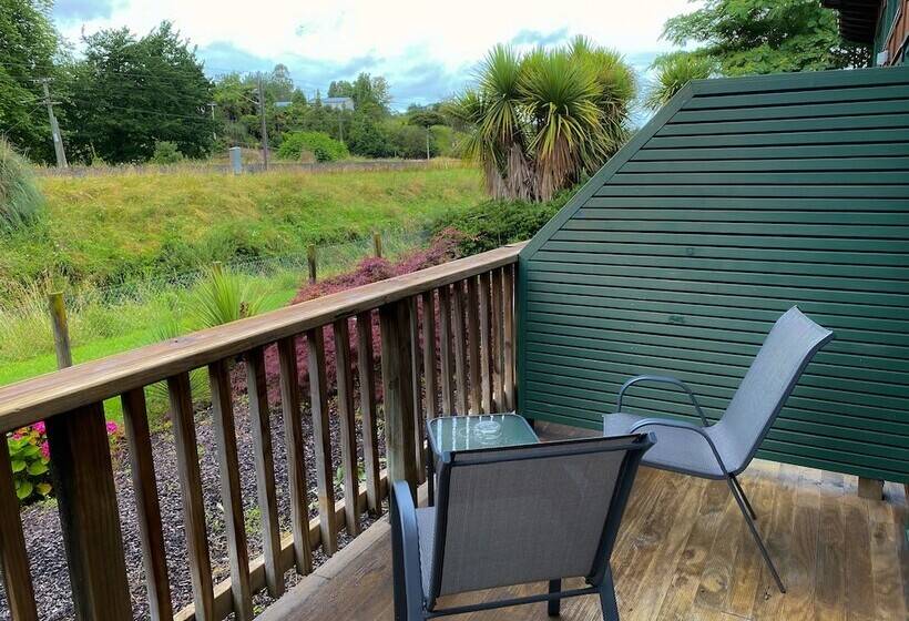 Студия Стандарт, Waitomo Lodge