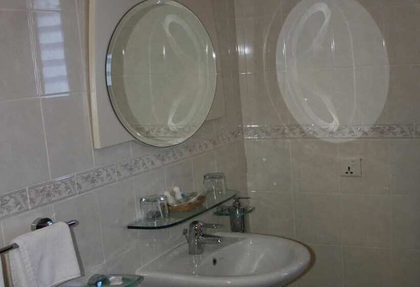Стандартный Номер Кровать Кинг, Don Bosco Hotel School