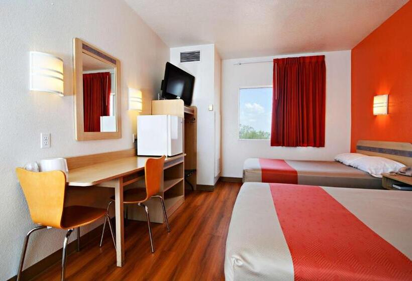 חדר סטנדרט לארבעה, Motel 6benson, Az