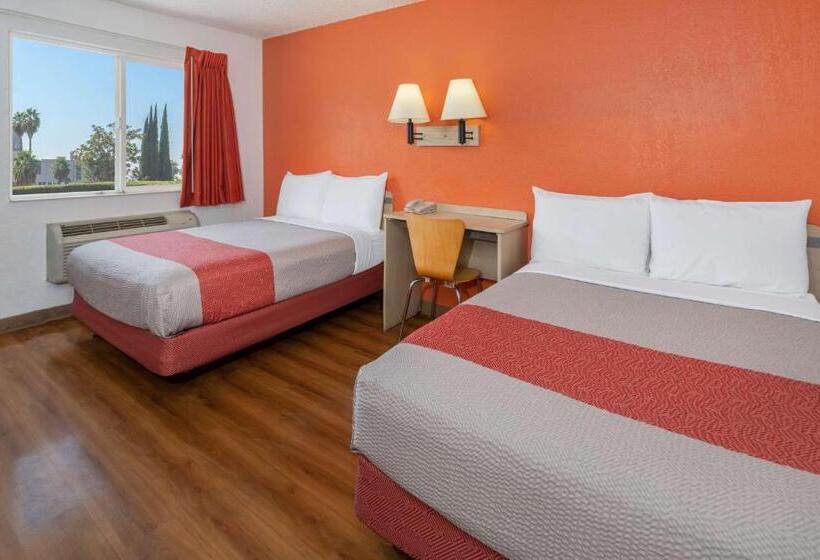 Четырехместный Номер Стандарт, North Hills Inn