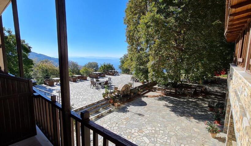 Представительский люкс с балконом, Manthos Mountain Resort & Spa