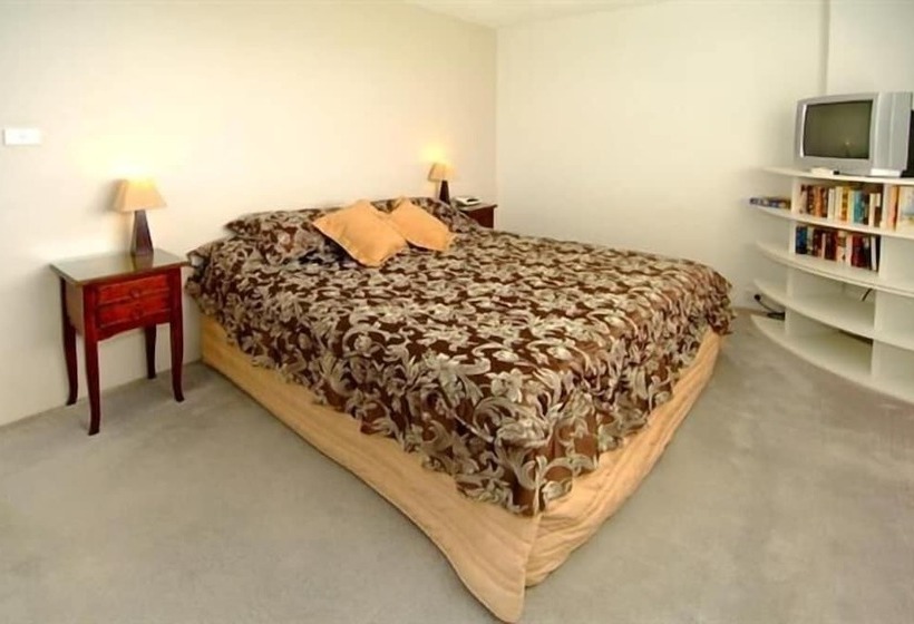 ２ベッドルームアパートメント, Tradewinds Apartments