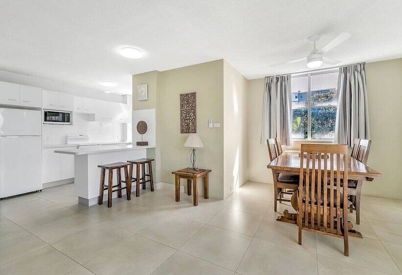 ３ベッドルームアパートメント, Tradewinds Apartments