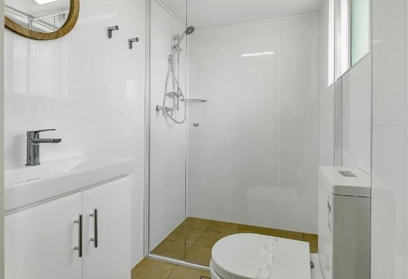 ３ベッドルームアパートメント, Tradewinds Apartments