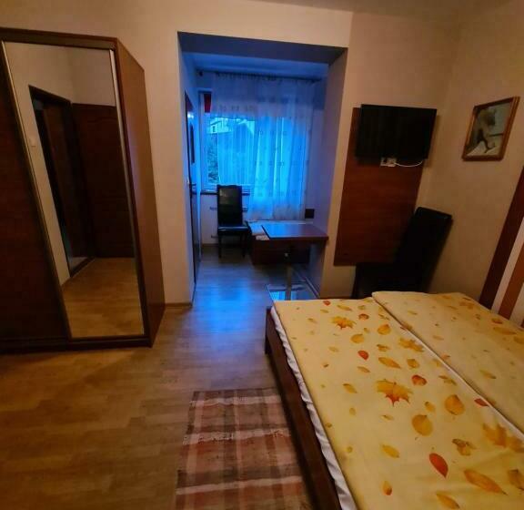 标准三人间, Gościniec Halka