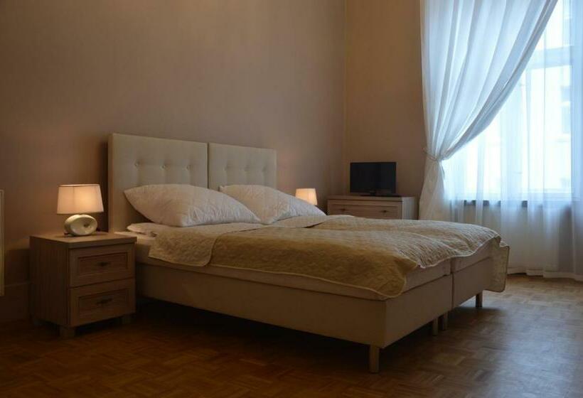 اتاق استاندارد با سرویس بهداشتی مشترک, Ada Aparthouse