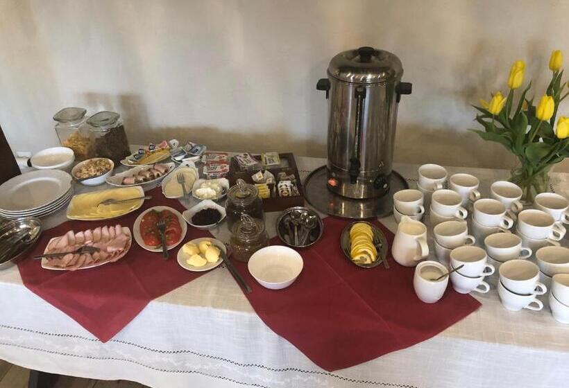 Номер Стандарт, Stajnia Pod Dębem