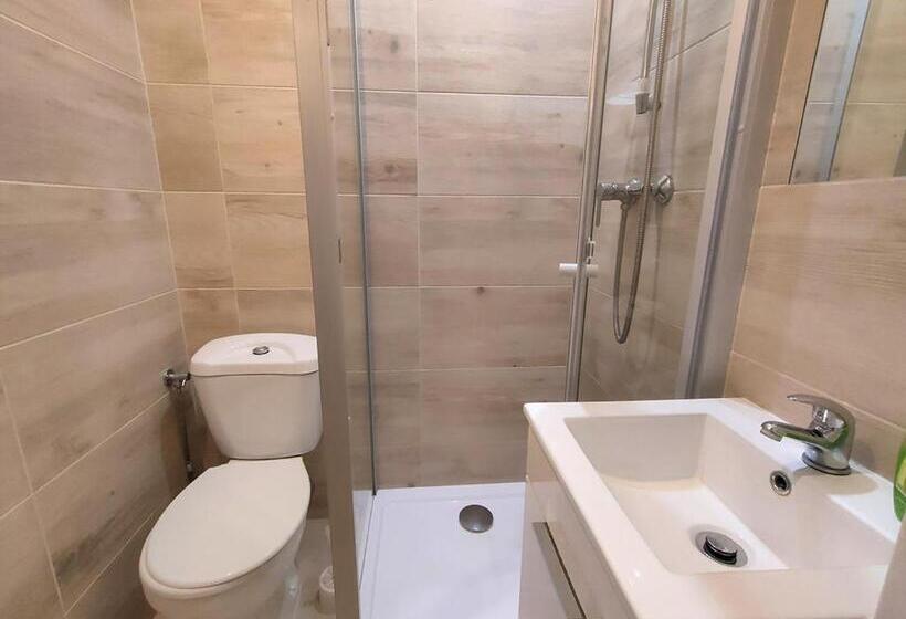 Номер Стандарт, Stajnia Pod Dębem