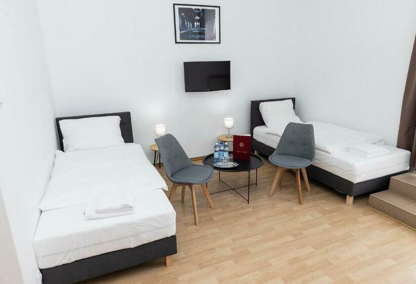 Standard Triple Room with Terrace, Tor Kielce