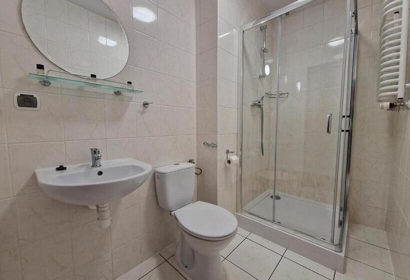 اتاق استاندارد سه نفره, Tor Kielce